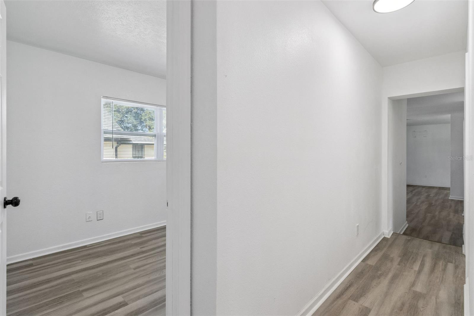 Image 22 of 33 For 301 Bassedena Circle N