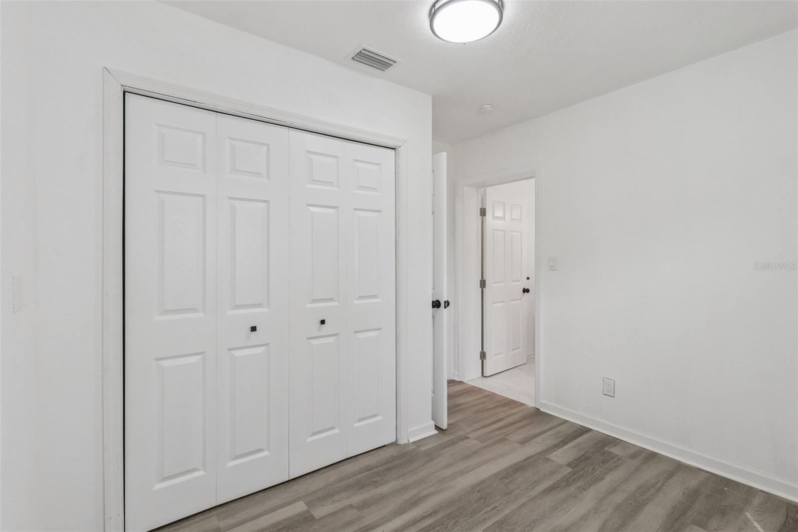 Image 25 of 33 For 301 Bassedena Circle N