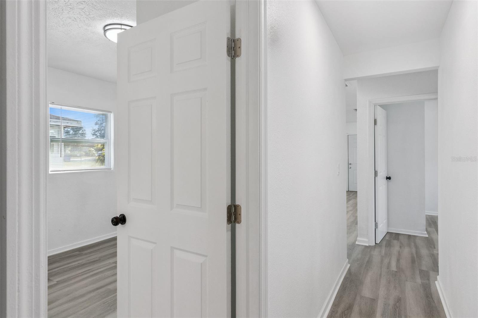 Image 26 of 33 For 301 Bassedena Circle N