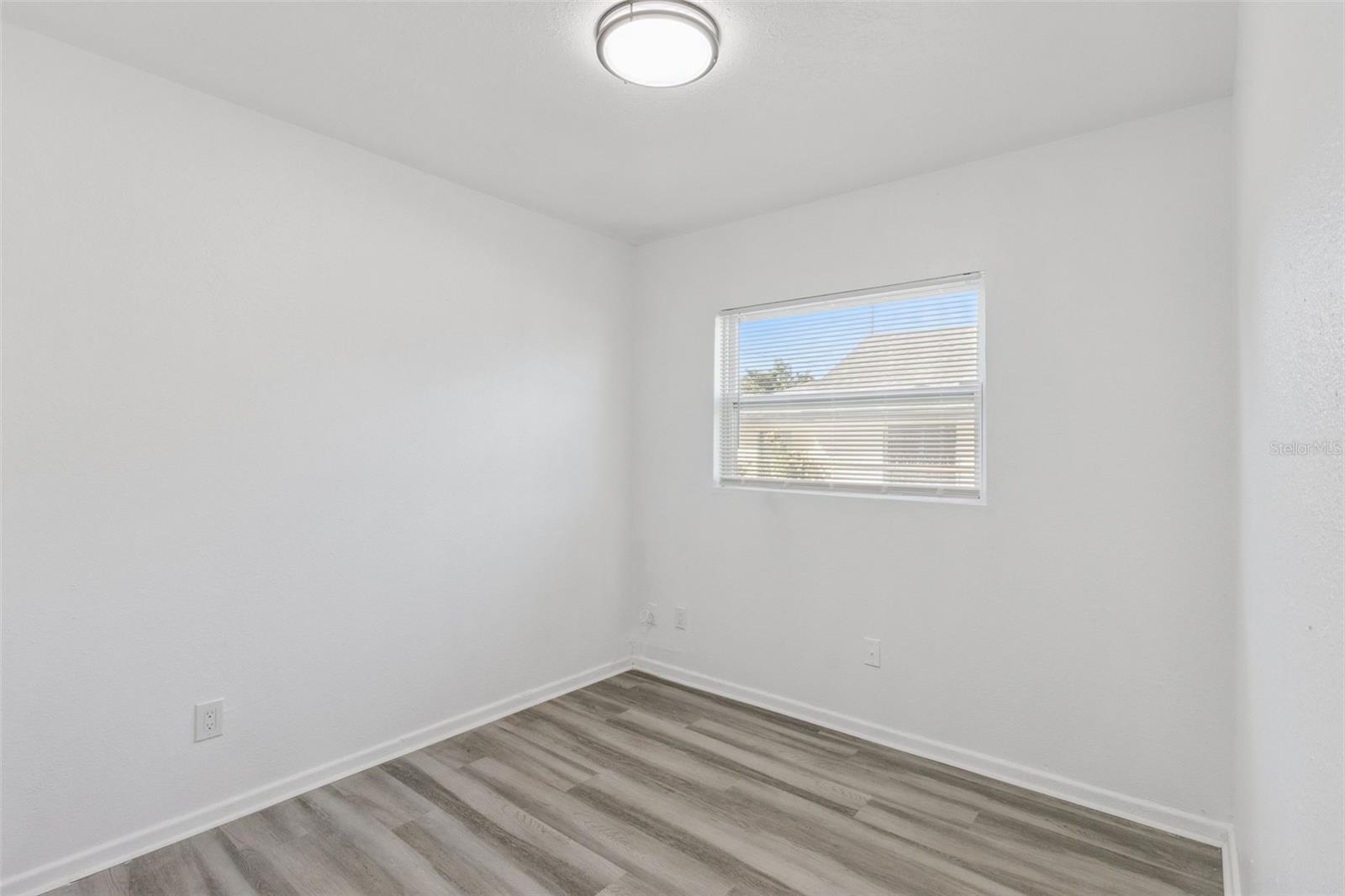 Image 28 of 33 For 301 Bassedena Circle N