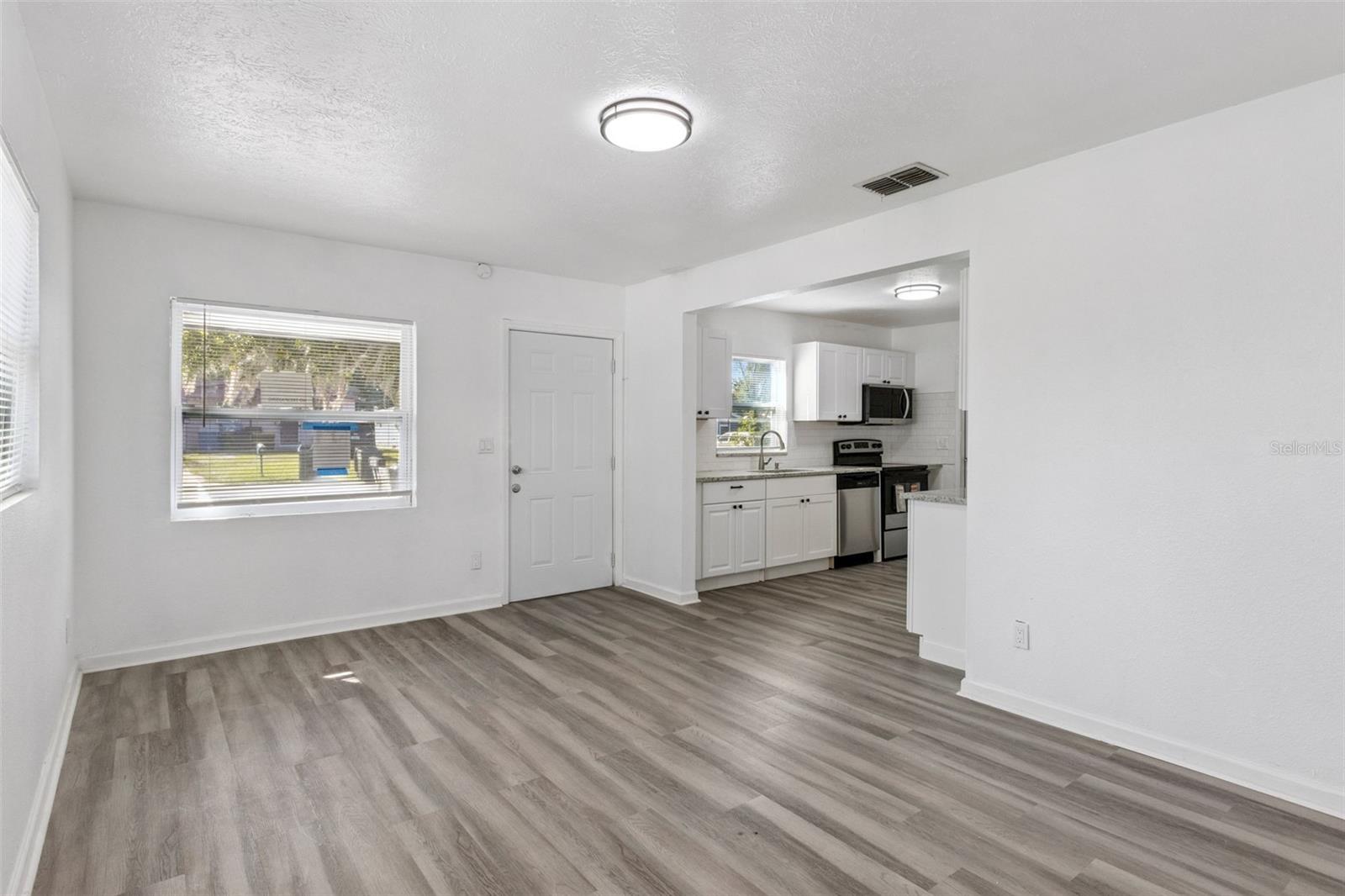 Image 5 of 33 For 301 Bassedena Circle N