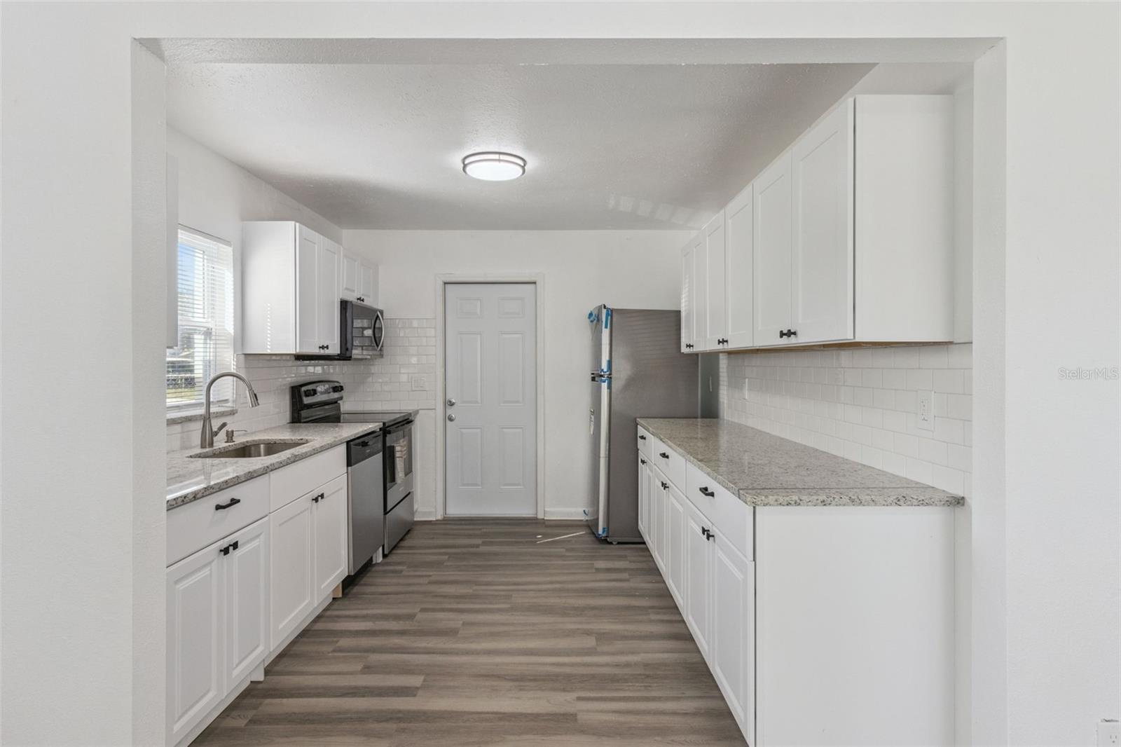 Image 7 of 33 For 301 Bassedena Circle N