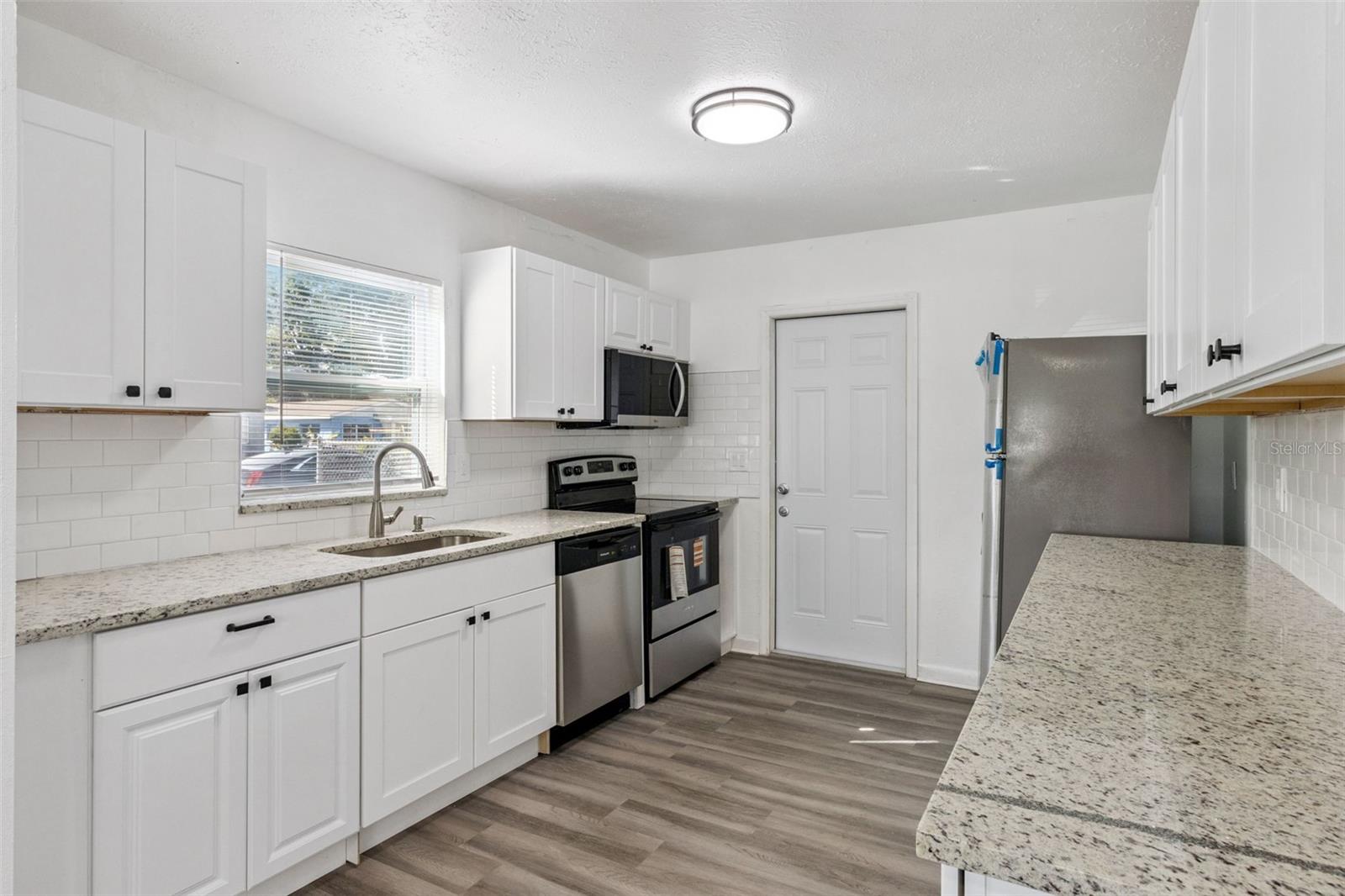 Image 8 of 33 For 301 Bassedena Circle N