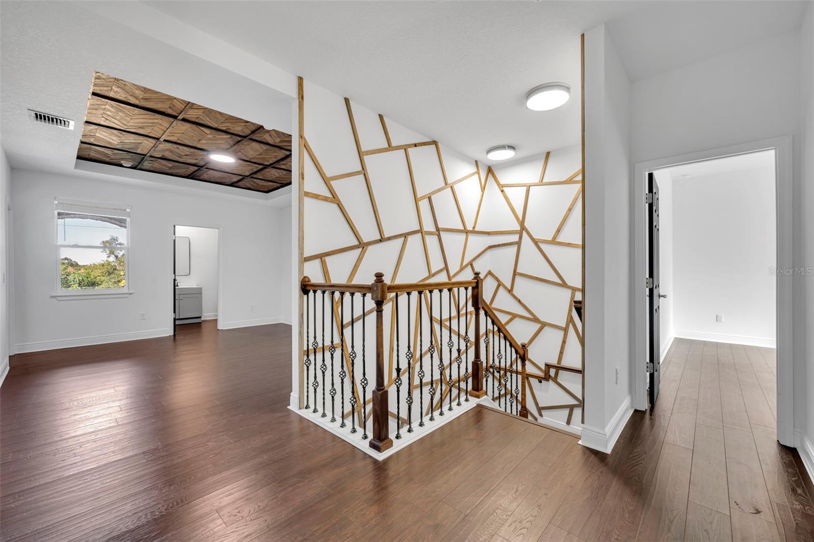 Image 15 of 38 For 2436 Lakeview Heights