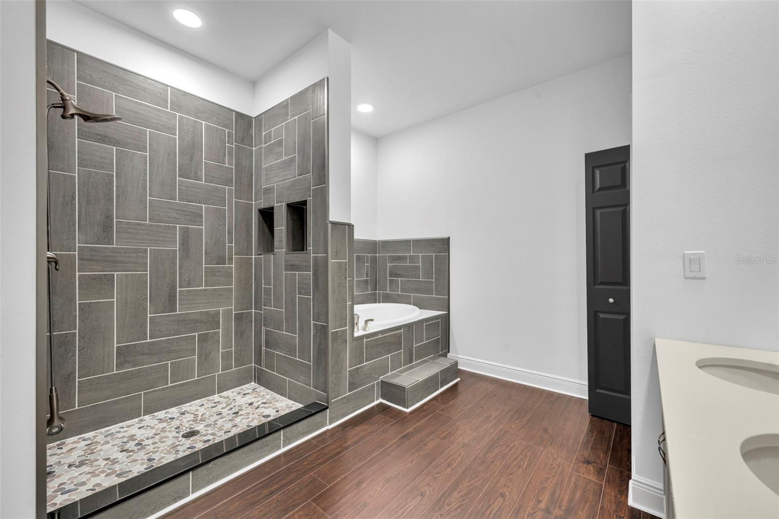 Image 24 of 38 For 2436 Lakeview Heights