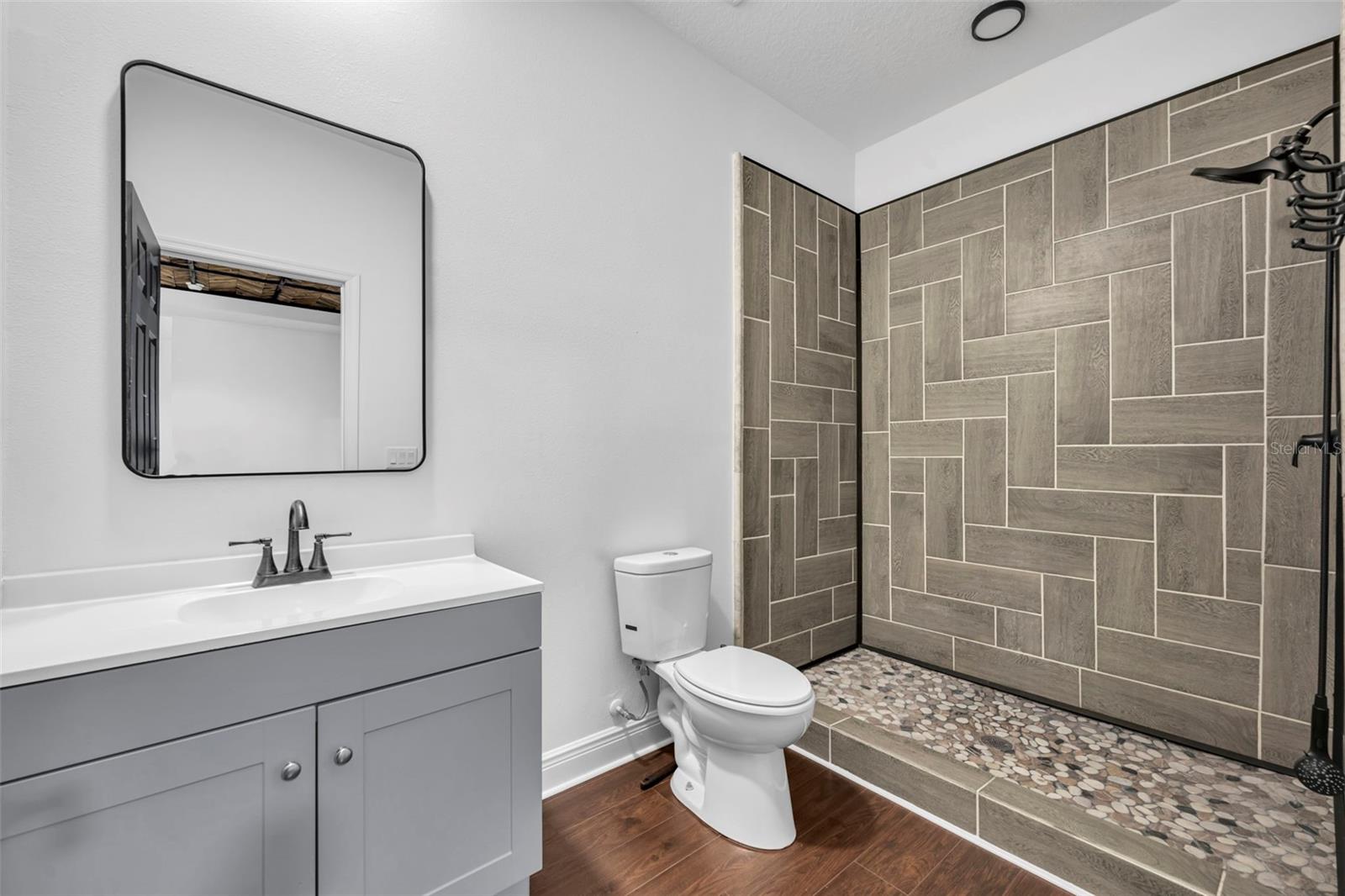 Image 28 of 38 For 2436 Lakeview Heights