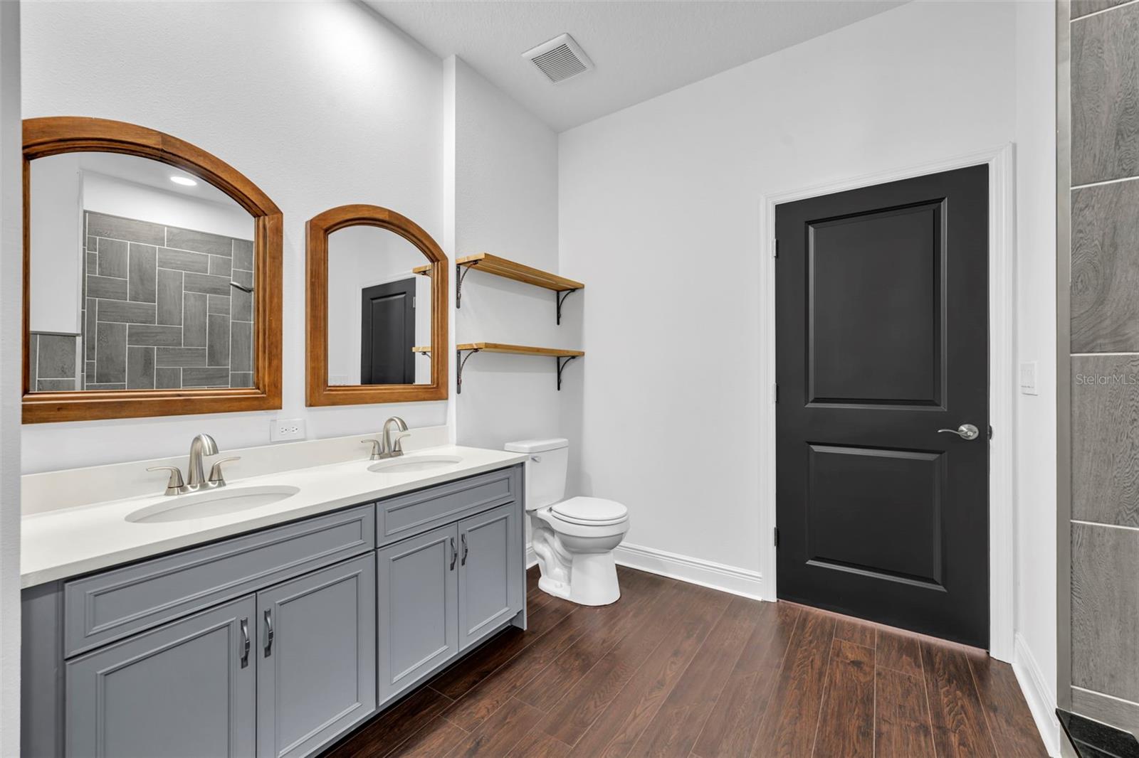 Image 29 of 38 For 2436 Lakeview Heights