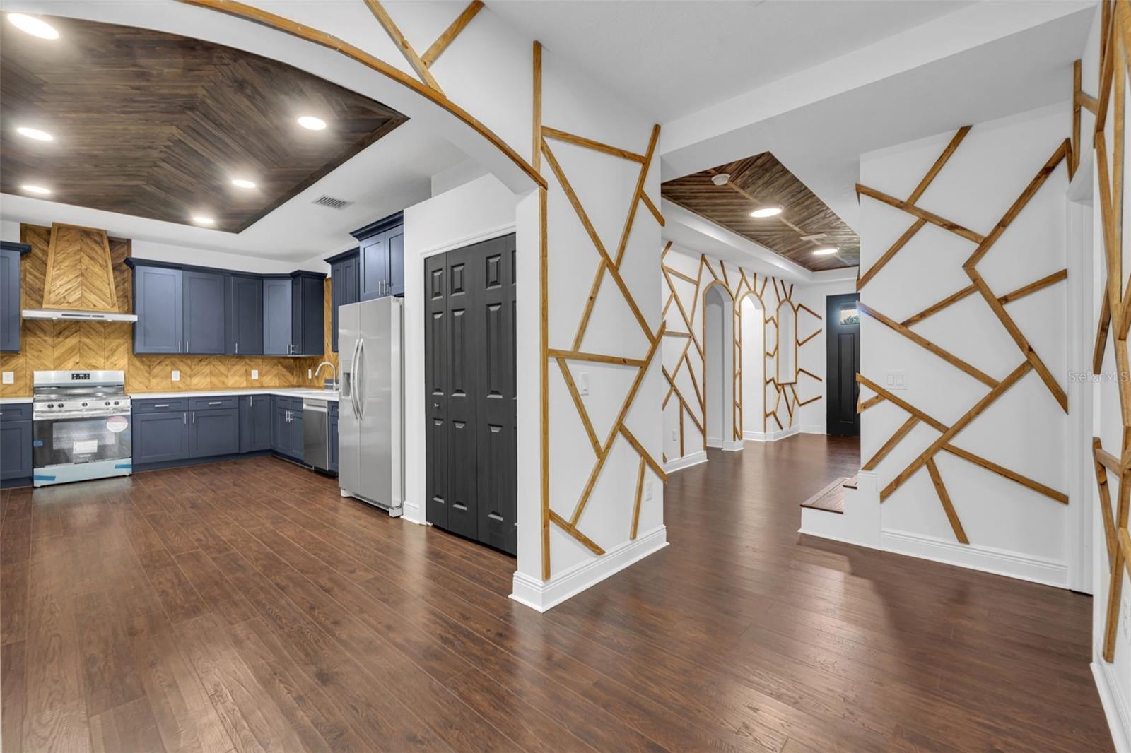 Image 5 of 38 For 2436 Lakeview Heights