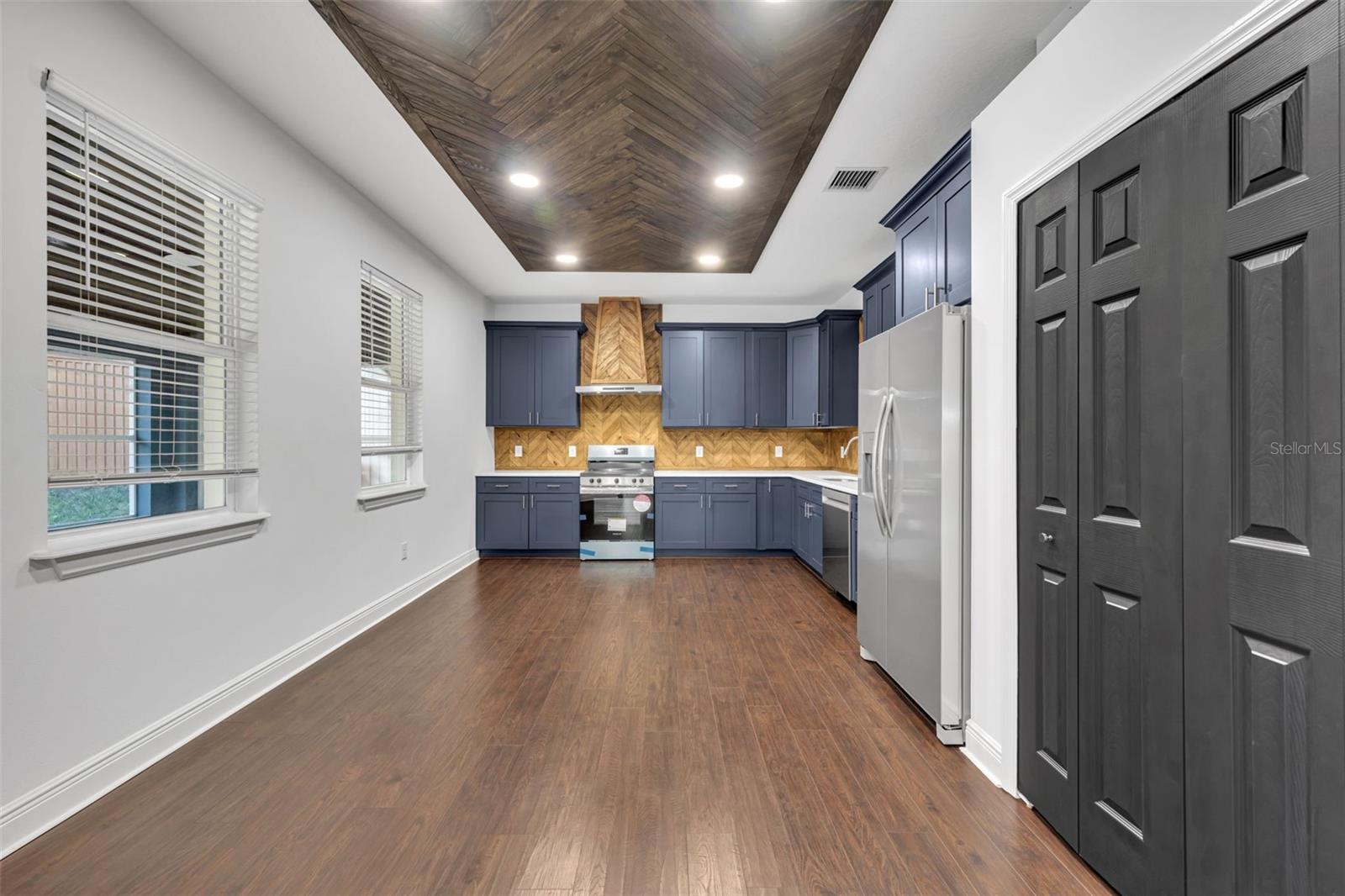 Image 6 of 38 For 2436 Lakeview Heights