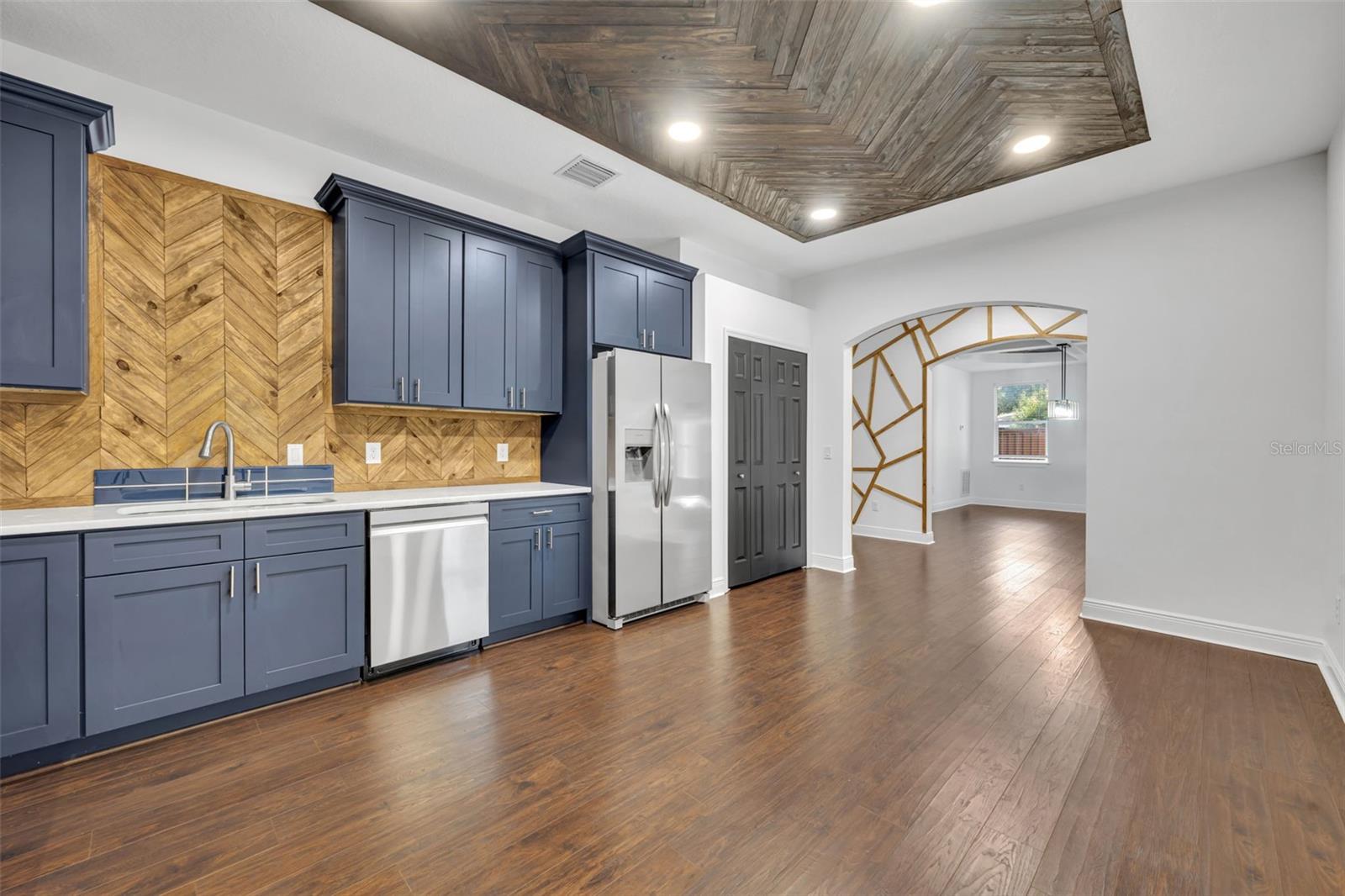 Image 8 of 38 For 2436 Lakeview Heights