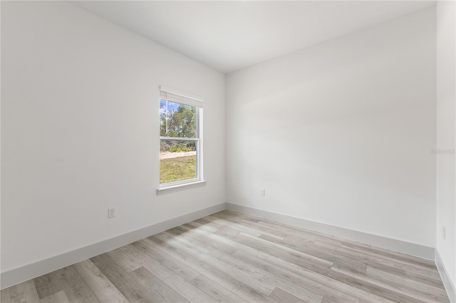 Image 26 of 30 For 1398 Breezy Point Drive