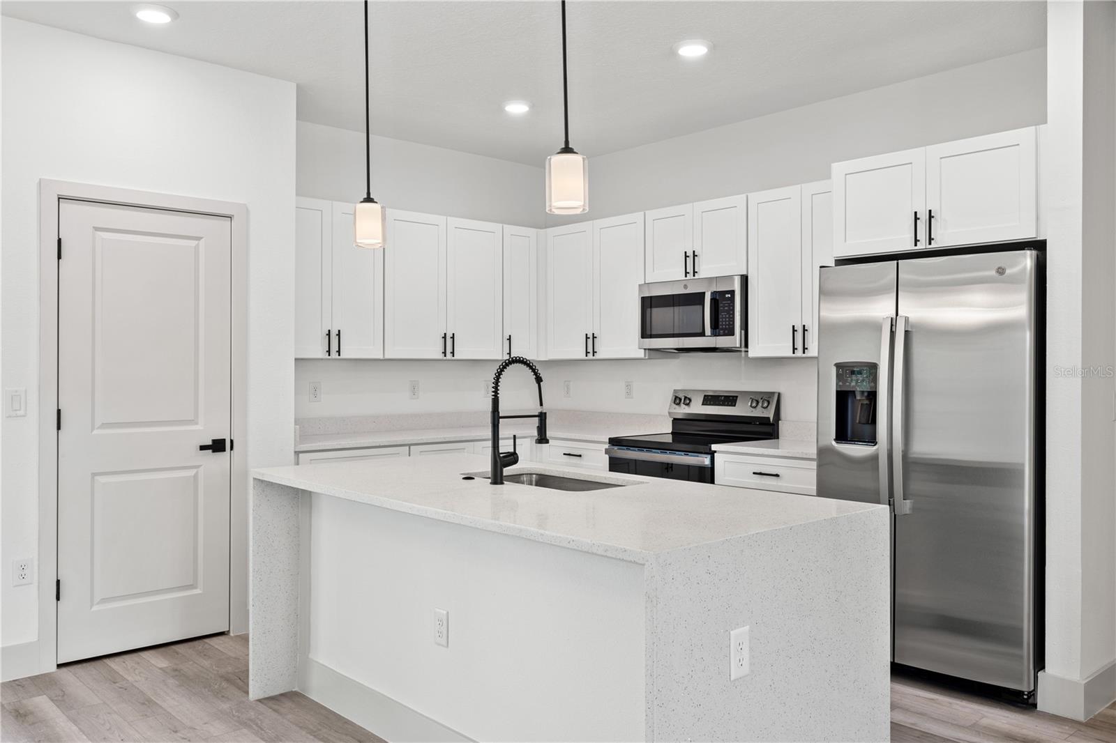 Image 6 of 30 For 1398 Breezy Point Drive