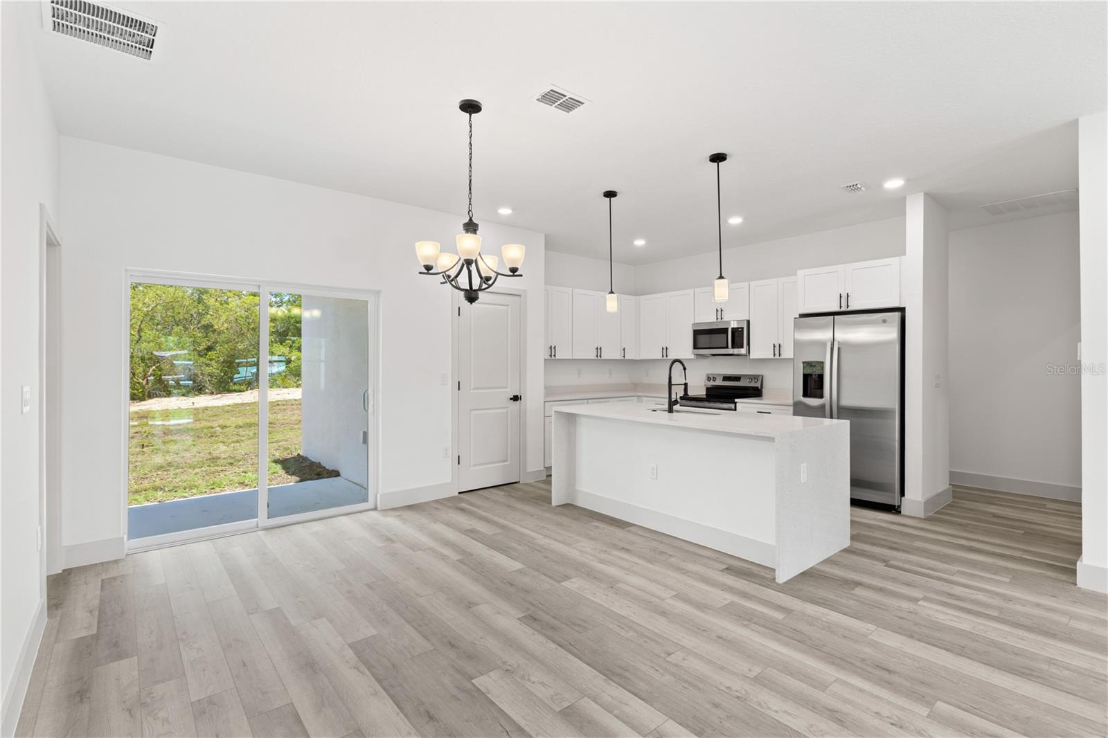 Image 8 of 30 For 1398 Breezy Point Drive