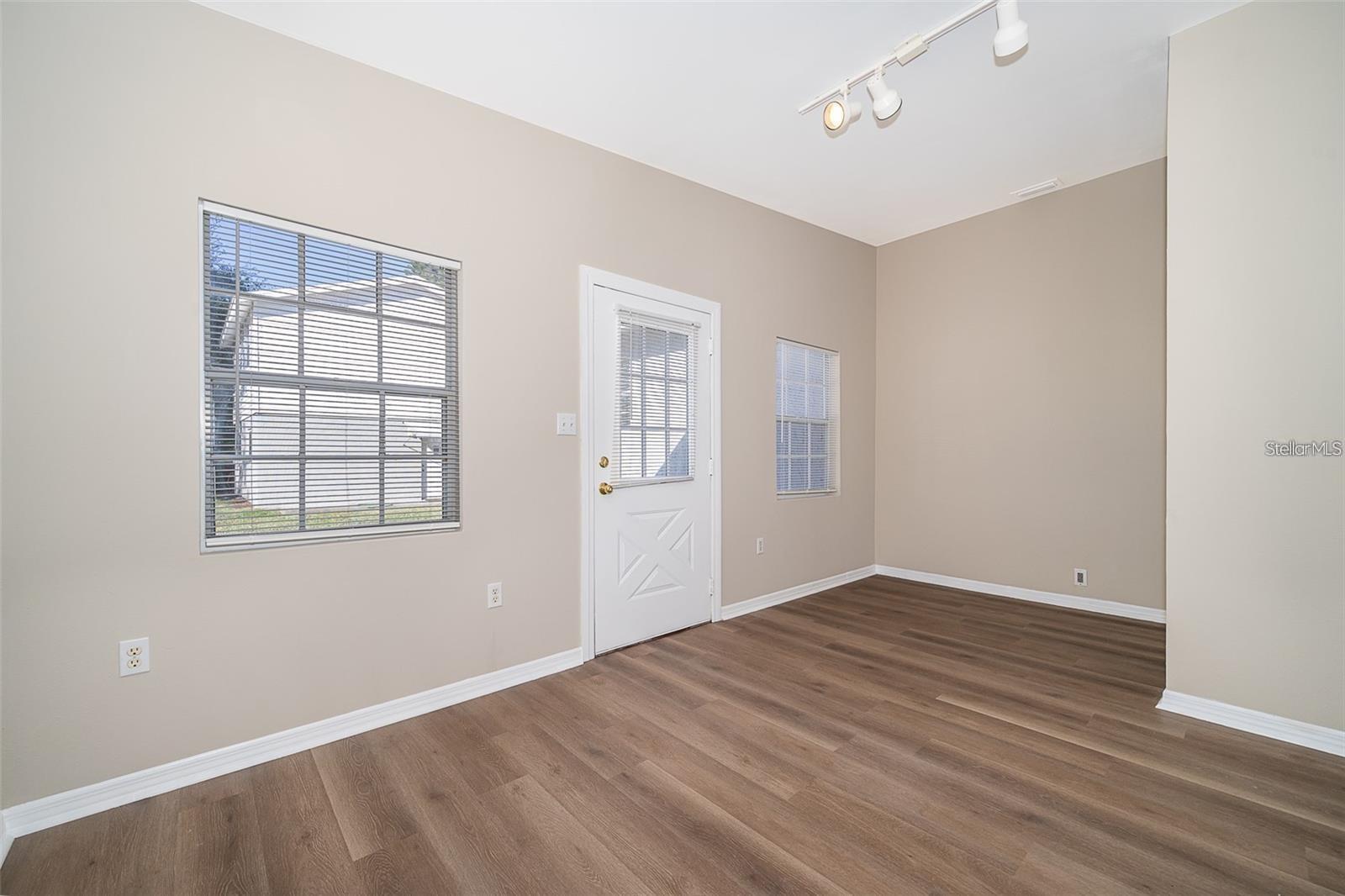 Image 10 of 21 For 1420 Francis Avenue