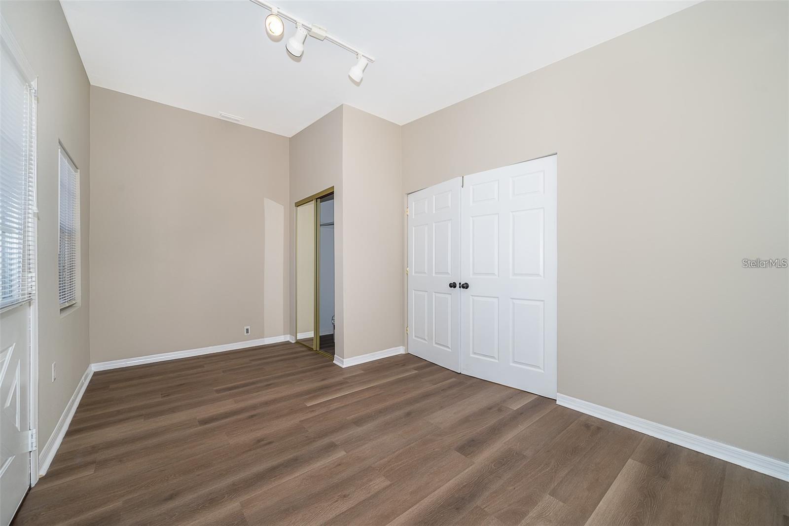 Image 11 of 21 For 1420 Francis Avenue