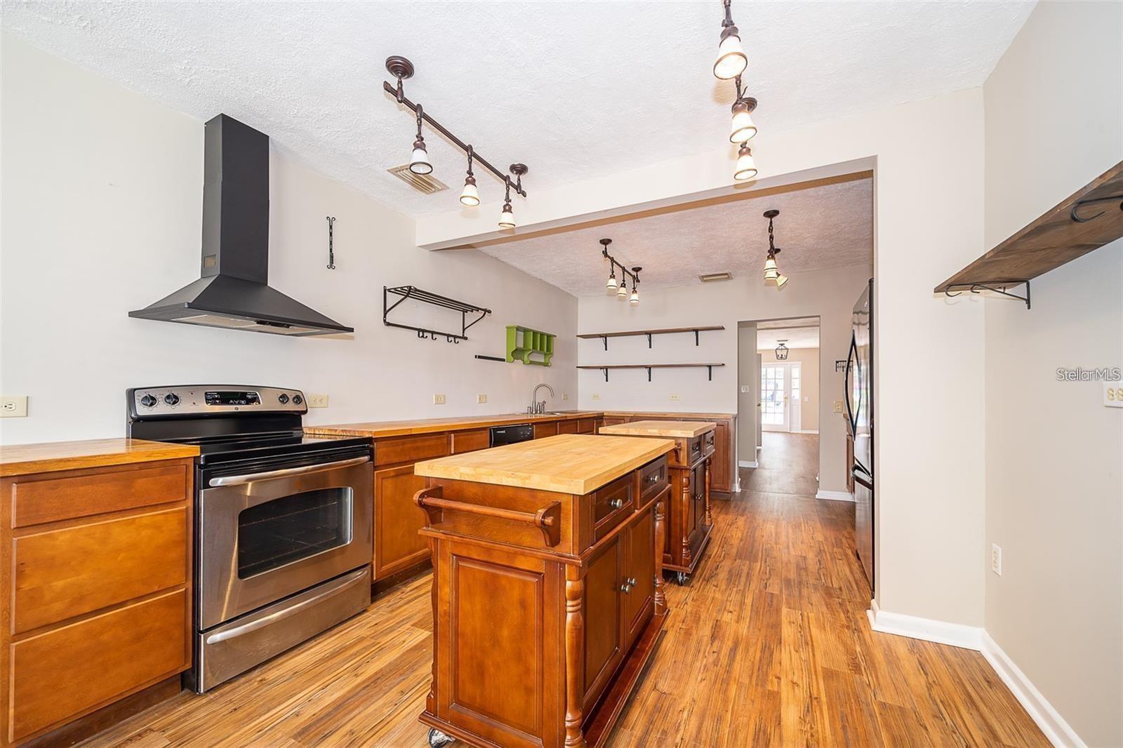 Image 2 of 21 For 1420 Francis Avenue