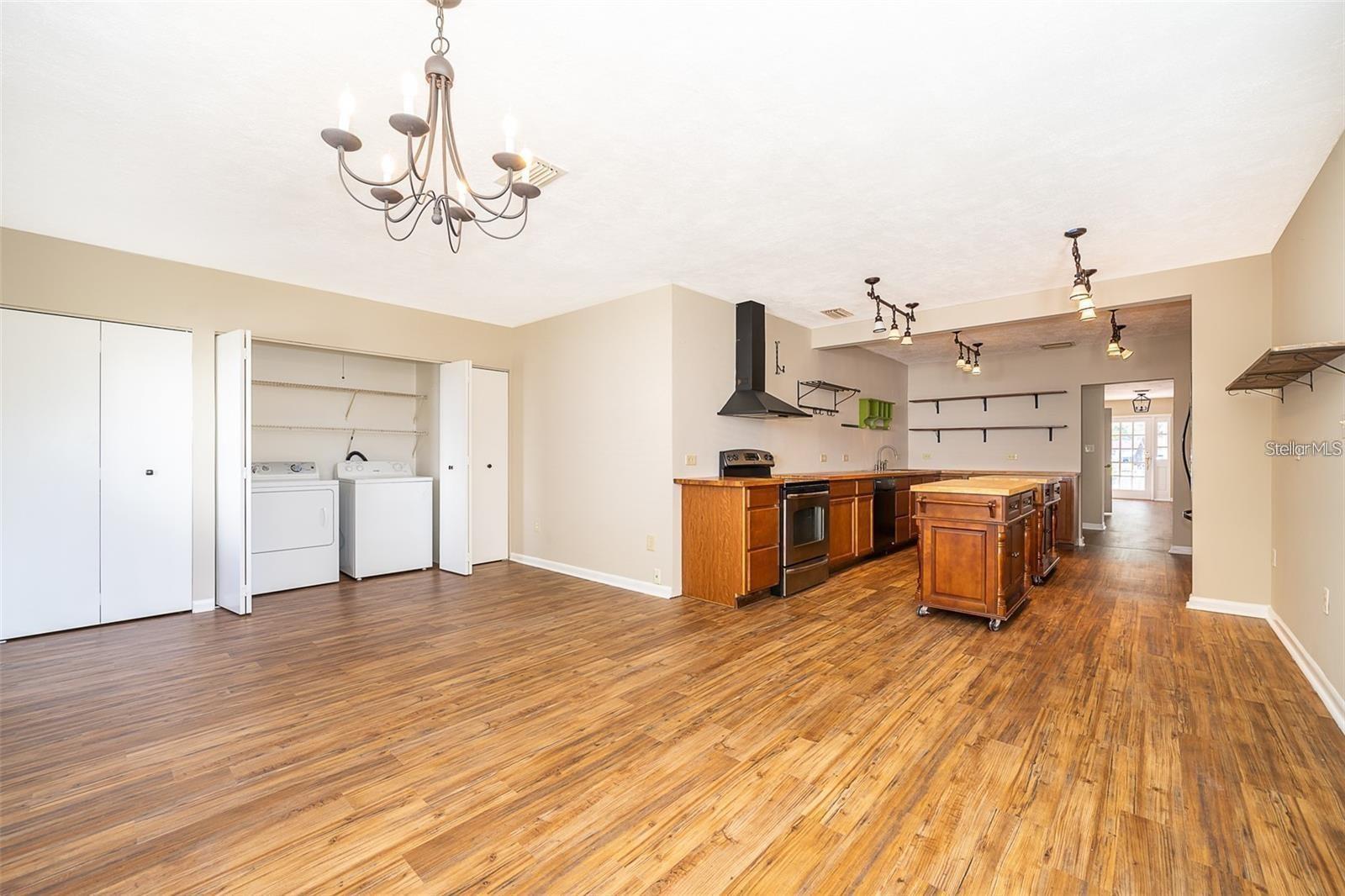 Image 4 of 21 For 1420 Francis Avenue