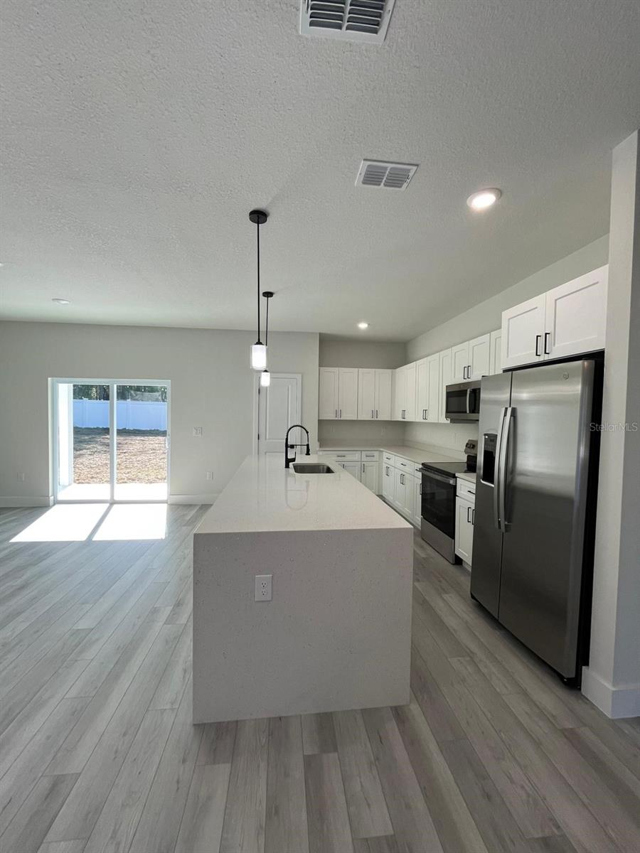 Listing photo id 8 for 8292 Pitcairn Way