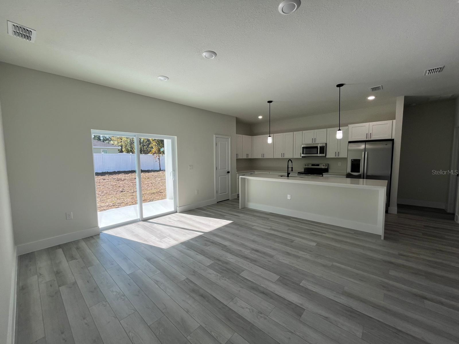 Listing photo id 11 for 8292 Pitcairn Way