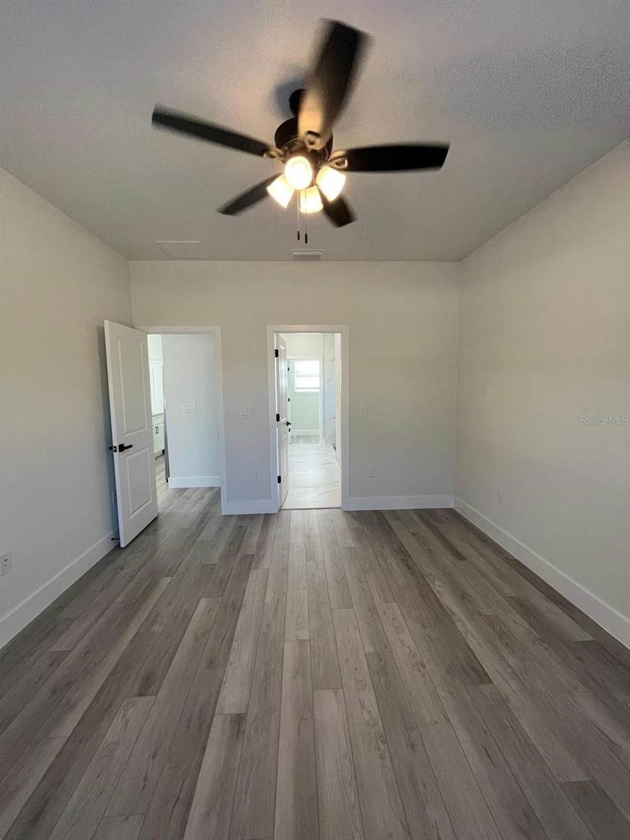 Listing photo id 17 for 8292 Pitcairn Way