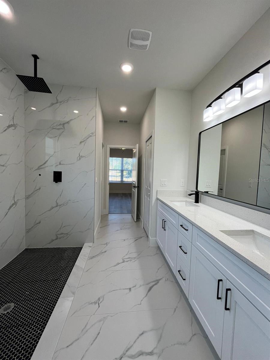 Listing photo id 23 for 8292 Pitcairn Way