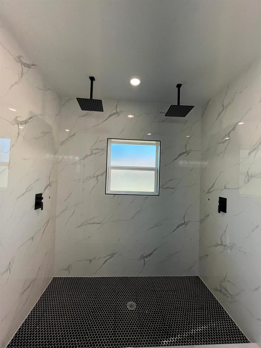 Listing photo id 24 for 8292 Pitcairn Way