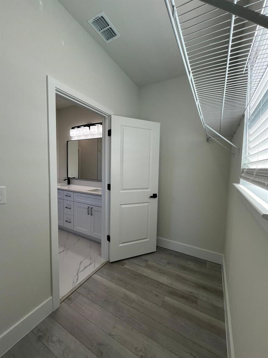 Listing photo id 26 for 8292 Pitcairn Way