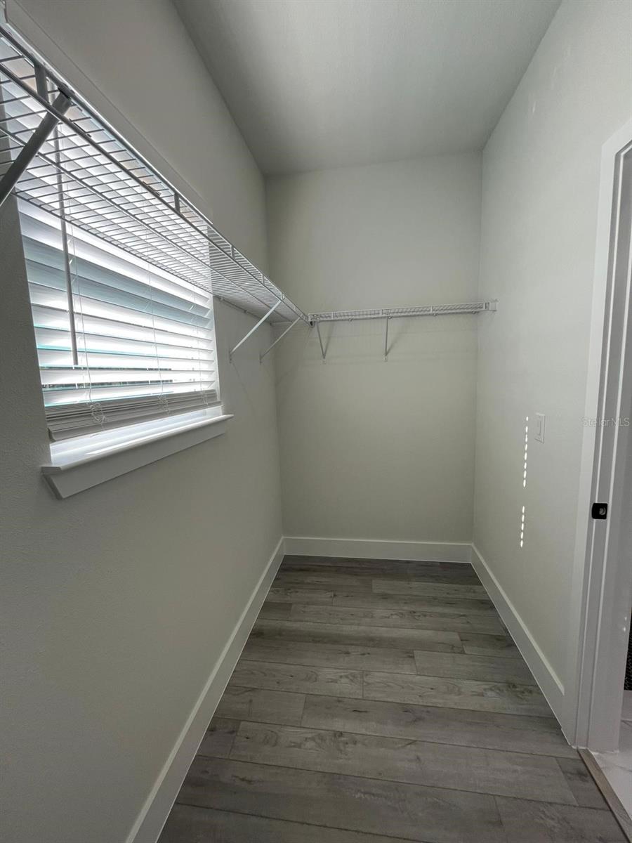 Listing photo id 27 for 8292 Pitcairn Way