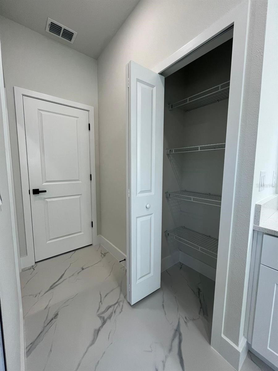 Listing photo id 30 for 8292 Pitcairn Way