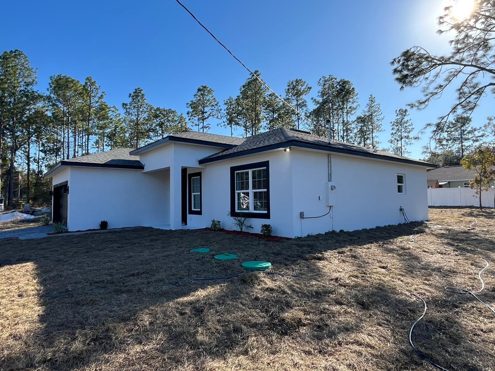 Listing photo id 3 for 8292 Pitcairn Way