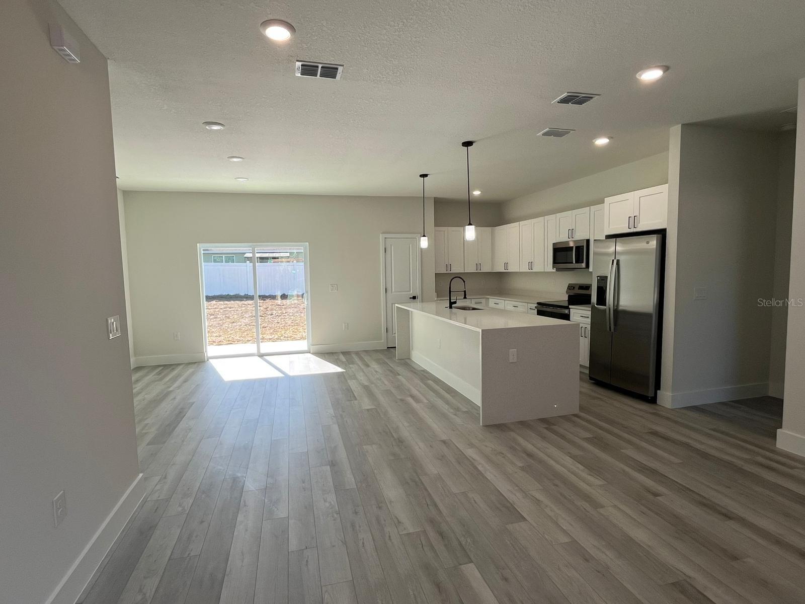 Listing photo id 6 for 8292 Pitcairn Way