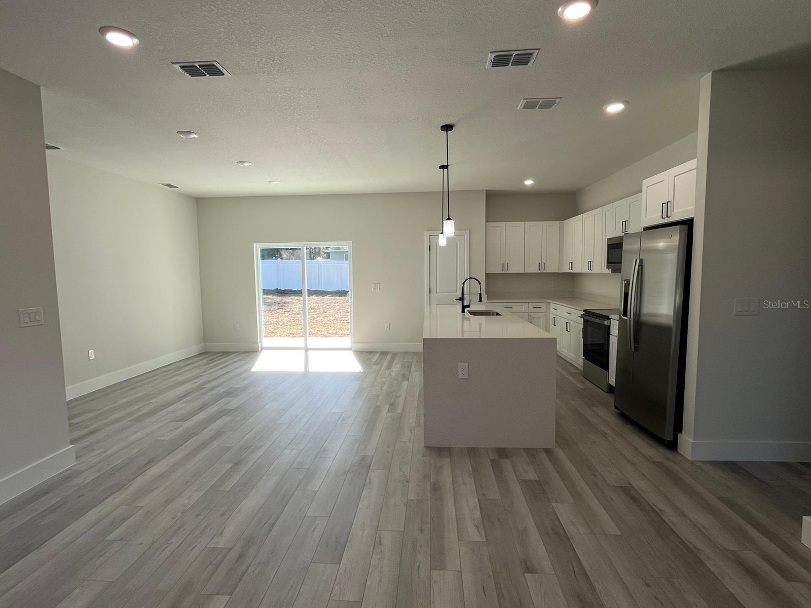 Listing photo id 7 for 8292 Pitcairn Way