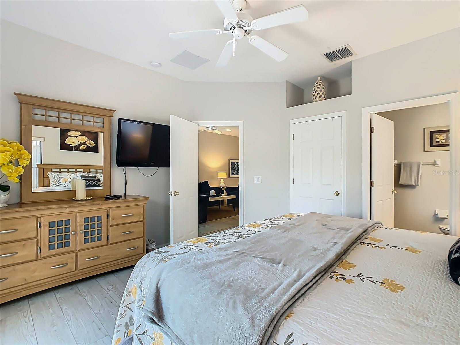 Image 20 of 49 For 16658 Lazy Breeze Loop