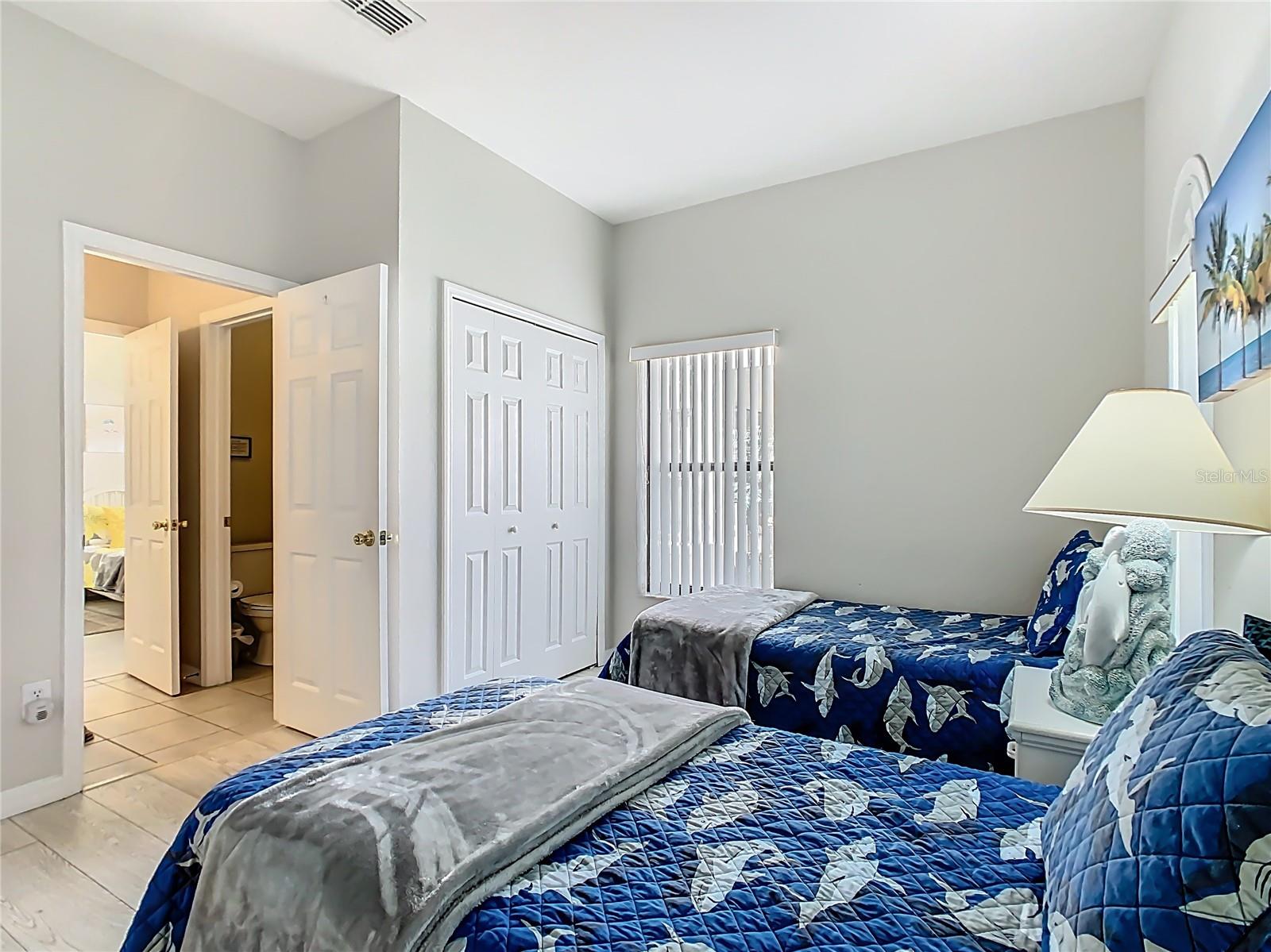 Image 28 of 49 For 16658 Lazy Breeze Loop