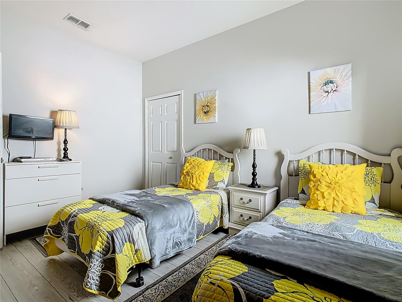 Image 36 of 49 For 16658 Lazy Breeze Loop