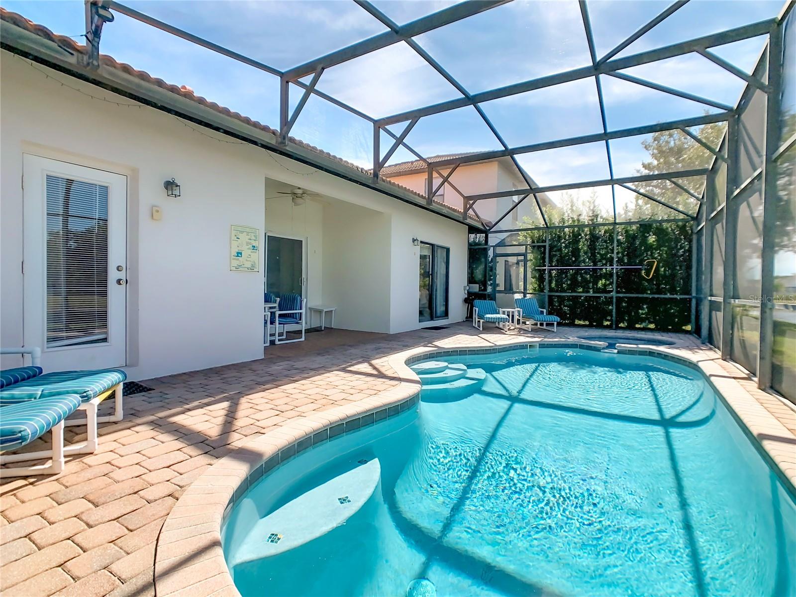 Image 39 of 49 For 16658 Lazy Breeze Loop