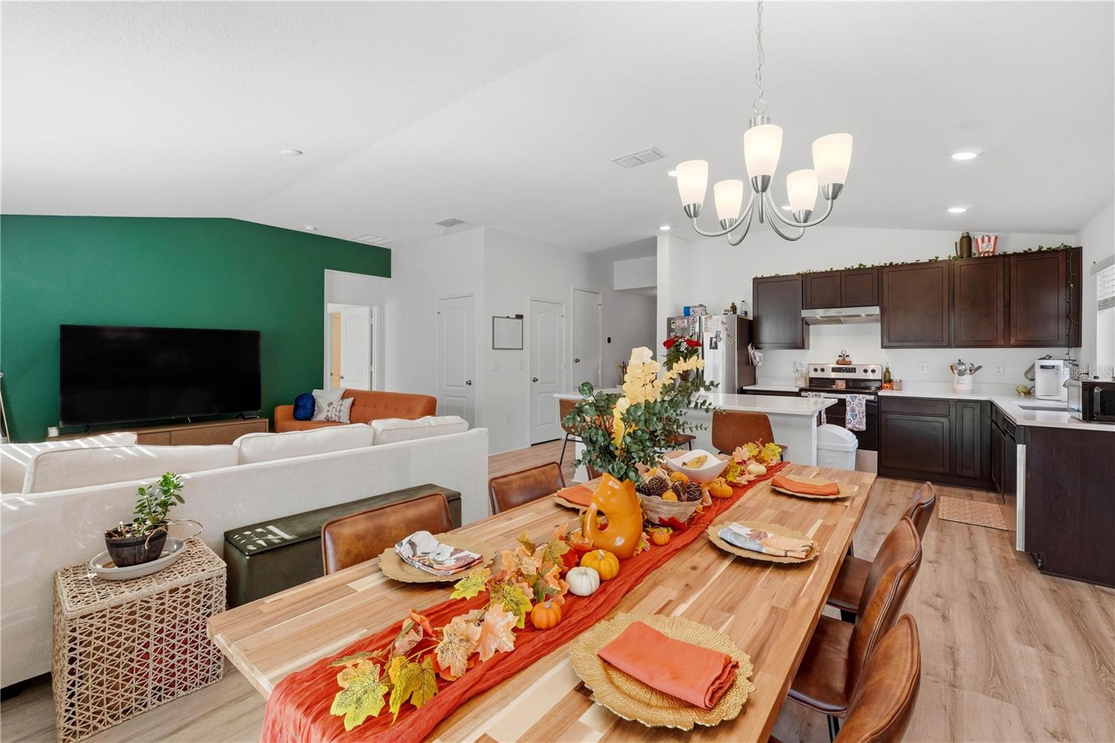 Image 19 of 37 For 1459 Geranium Drive