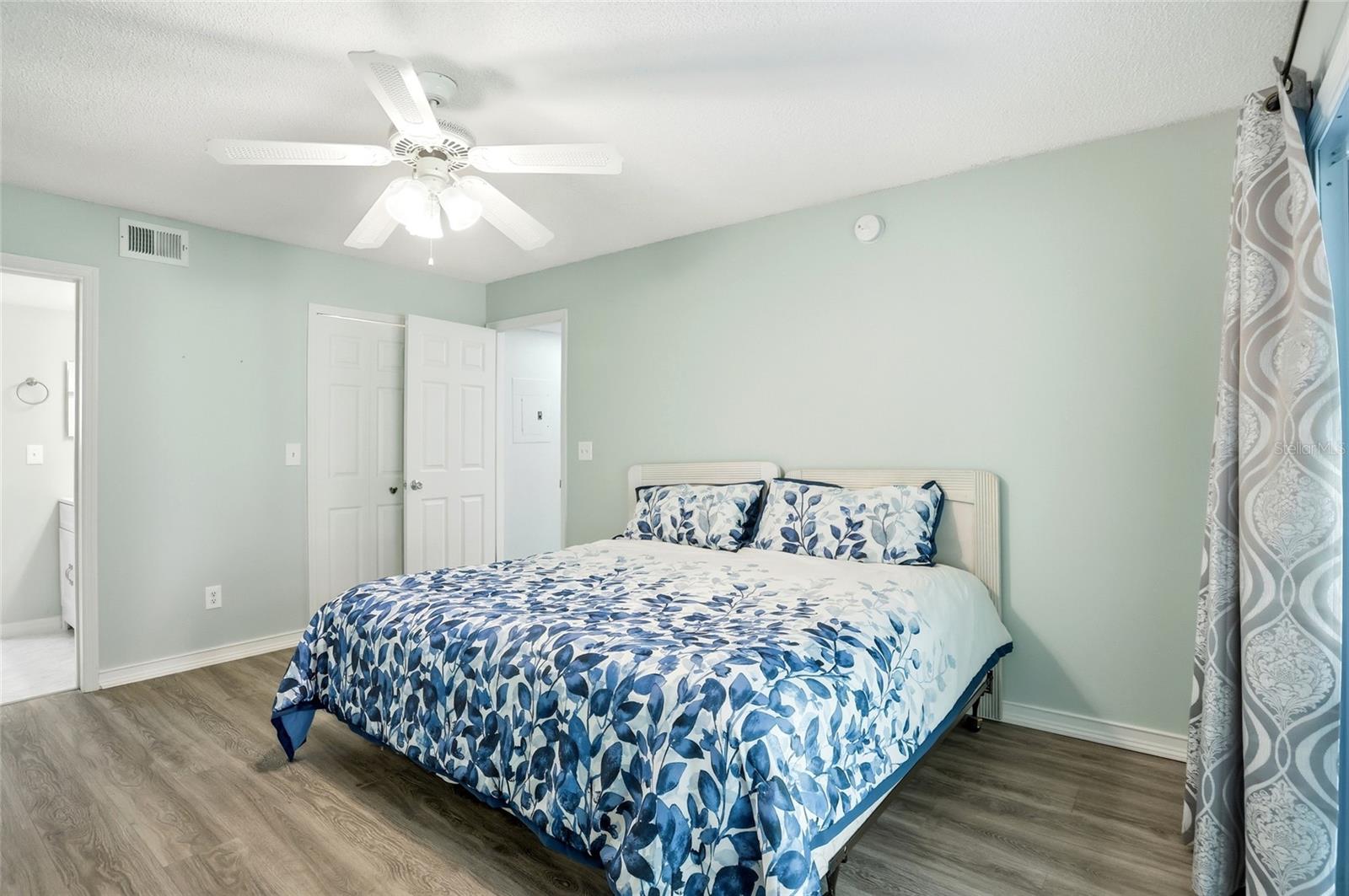 Image 19 of 41 For 2013 Royal Bay Boulevard 147