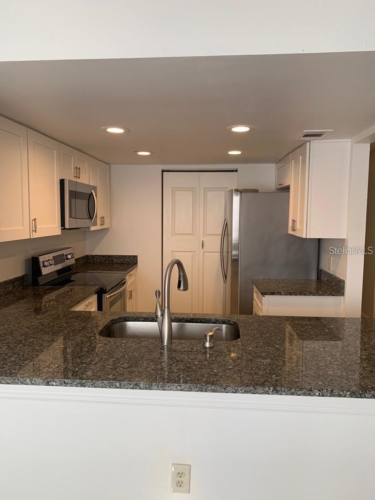 Image 4 of 40 For 2530 Citrus Club Lane 202