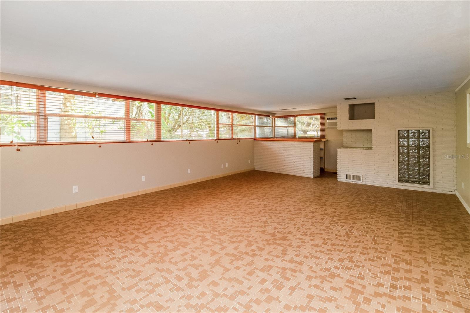 Image 3 of 16 For 1197 Lakeview Circle