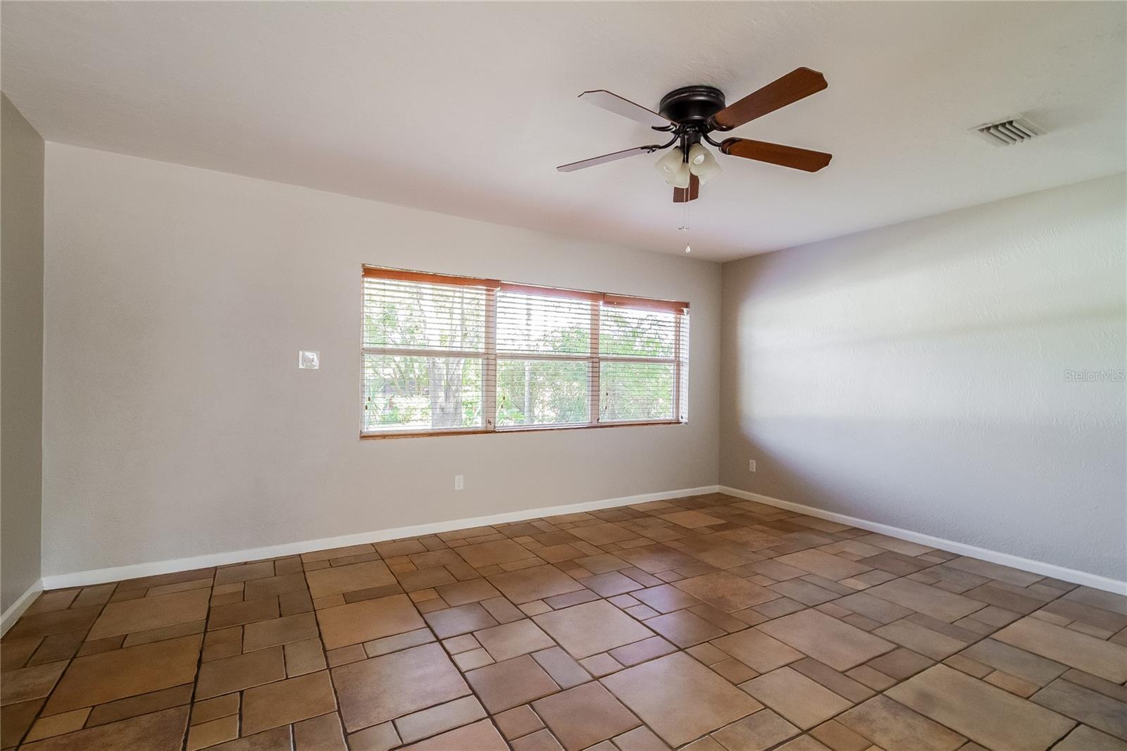 Image 7 of 16 For 1197 Lakeview Circle