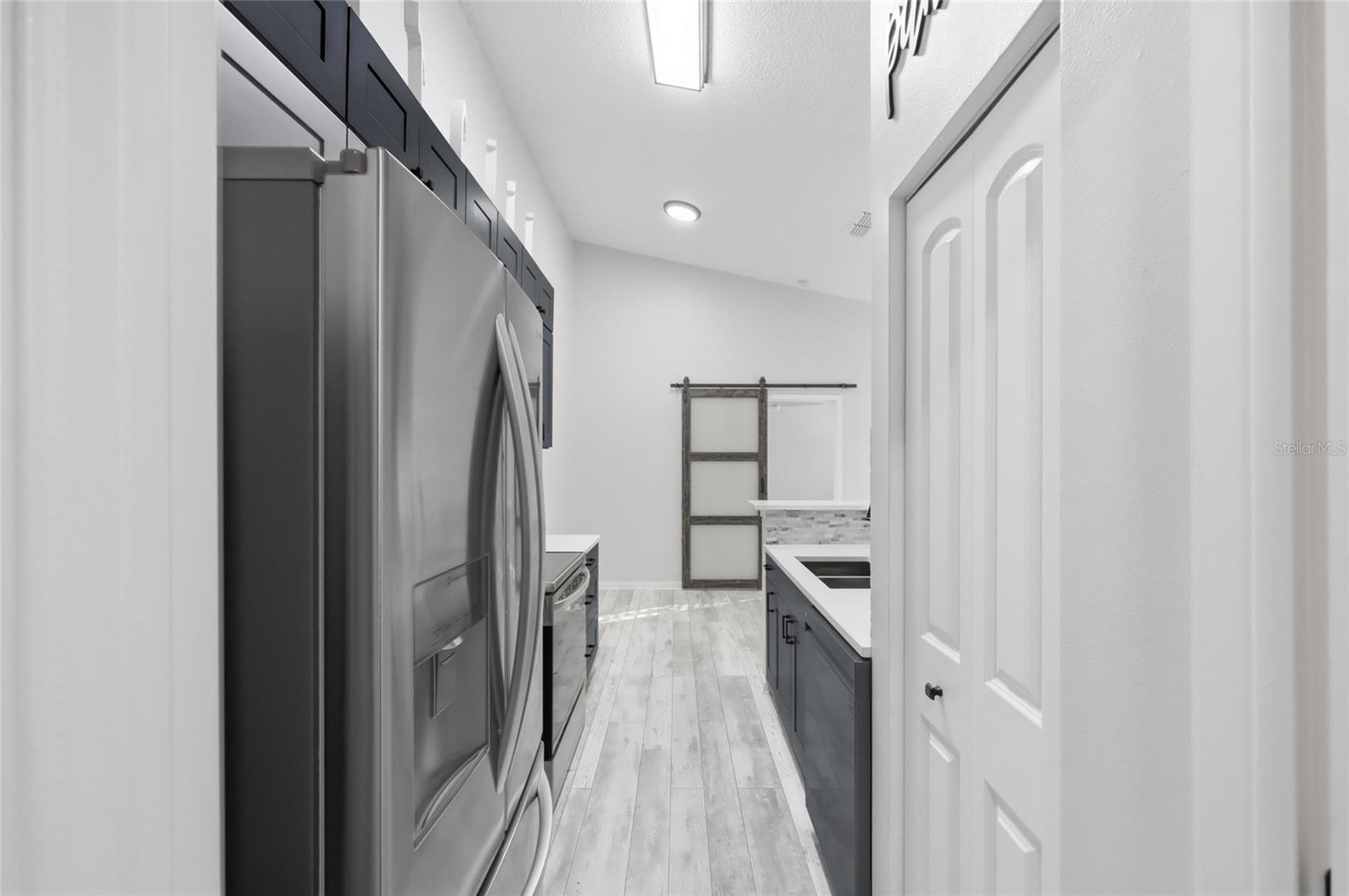 Image 11 of 37 For 2532 Grassy Point Drive 206