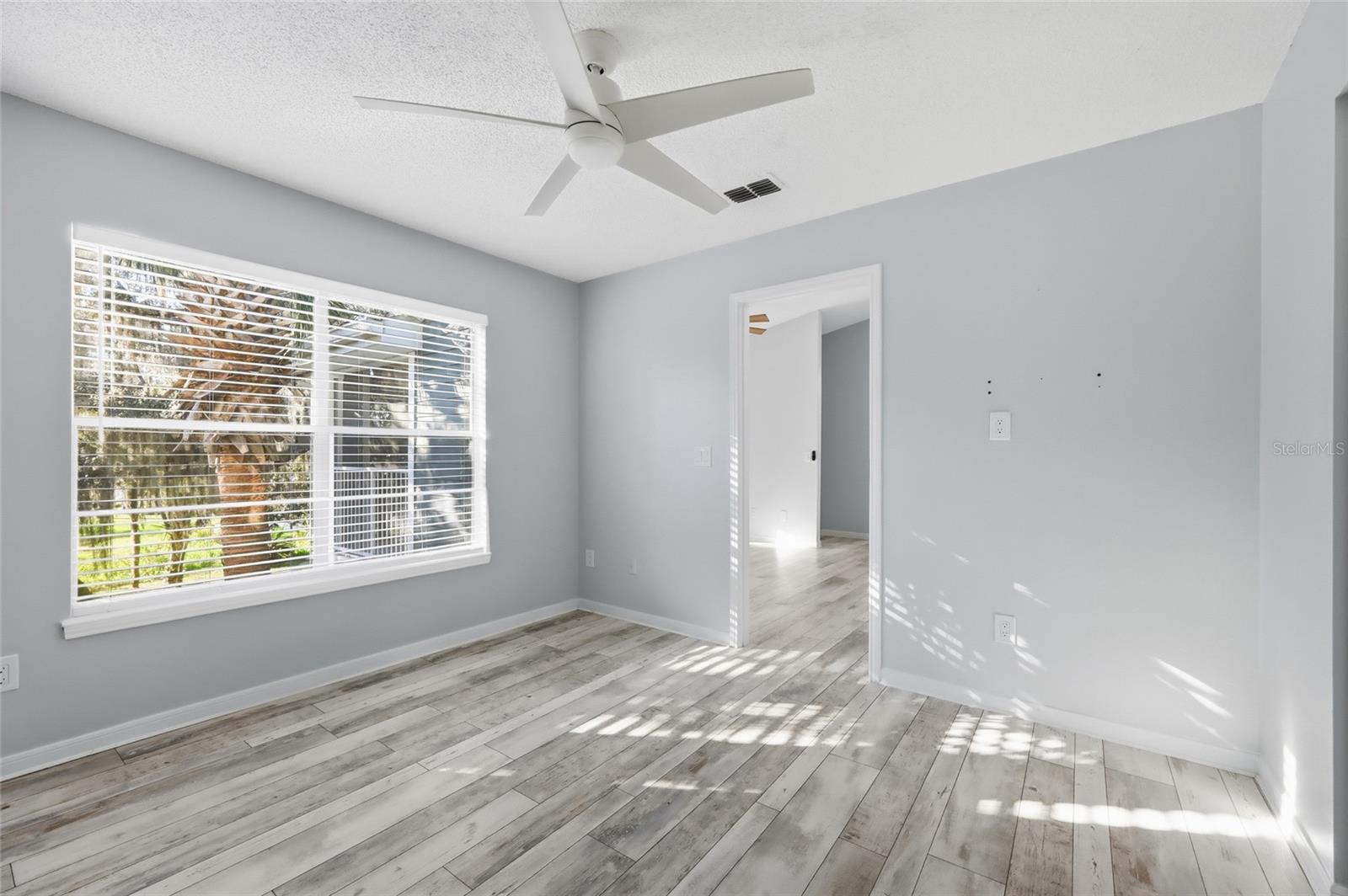 Image 17 of 37 For 2532 Grassy Point Drive 206