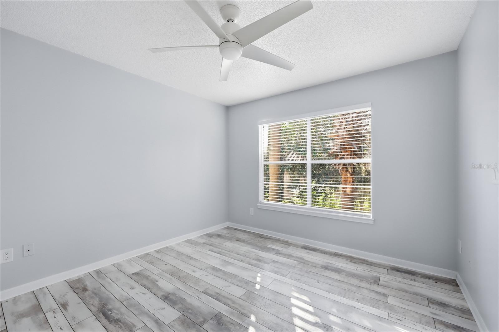 Image 18 of 37 For 2532 Grassy Point Drive 206