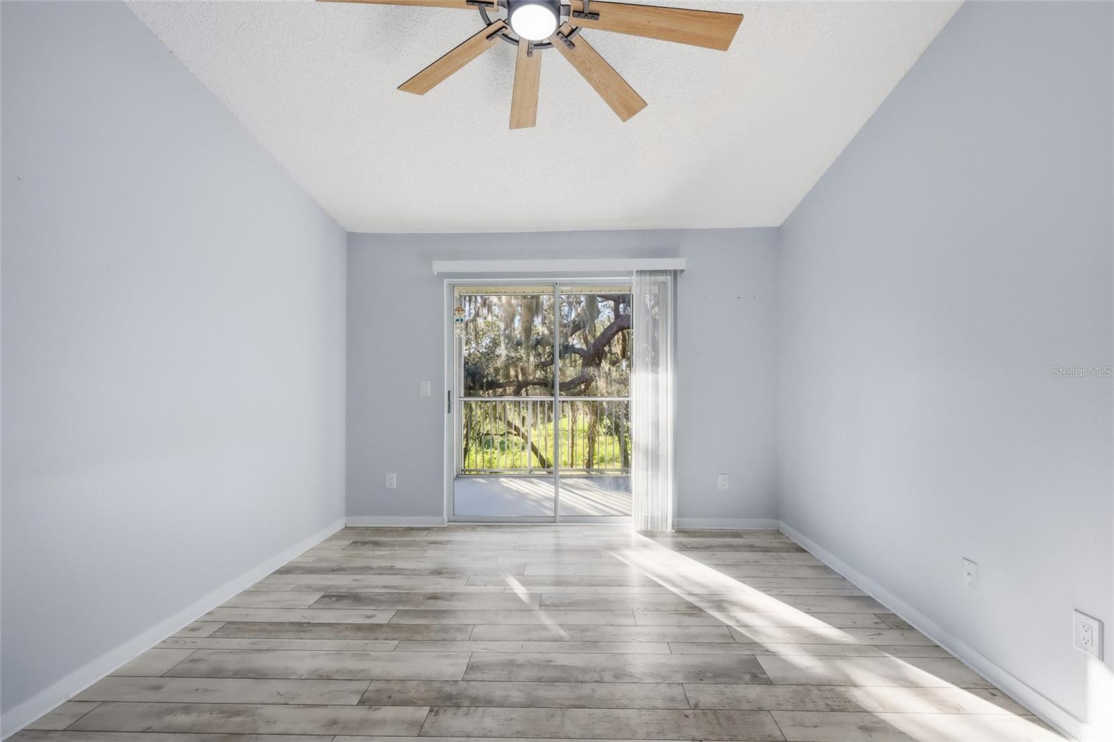 Image 35 of 37 For 2532 Grassy Point Drive 206