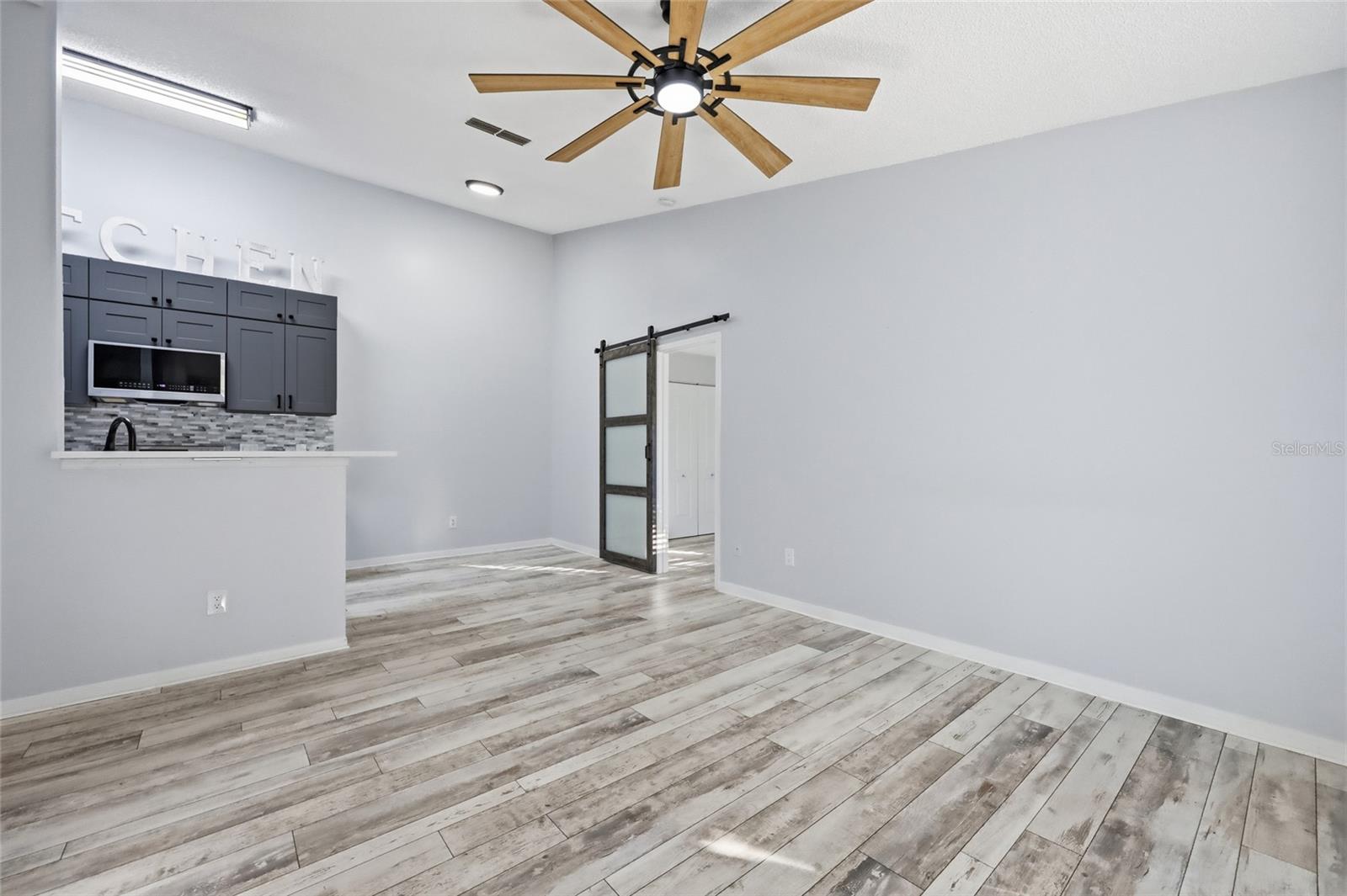 Image 4 of 37 For 2532 Grassy Point Drive 206