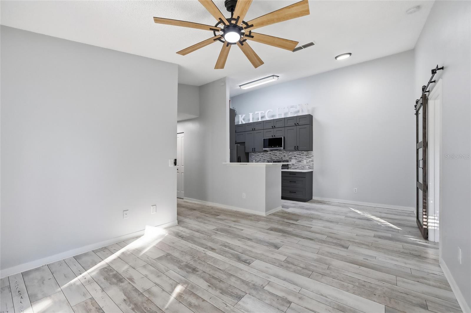 Image 6 of 37 For 2532 Grassy Point Drive 206