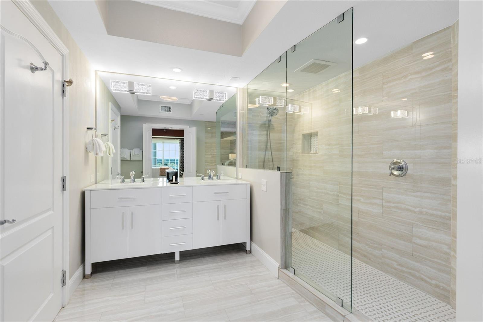 Image 16 of 38 For 7593 Gathering Drive 501