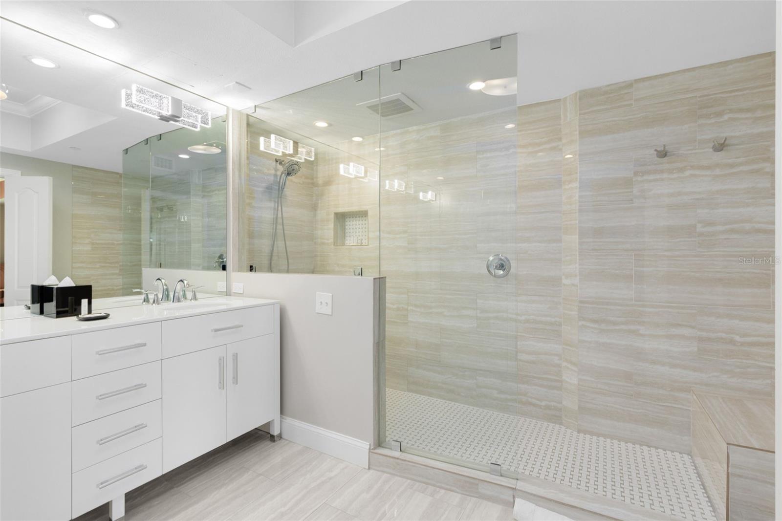 Image 17 of 38 For 7593 Gathering Drive 501