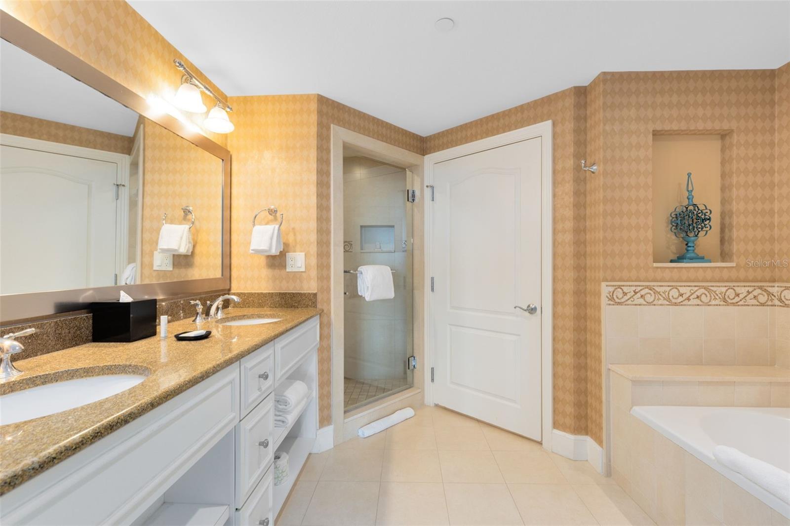 Image 21 of 38 For 7593 Gathering Drive 501